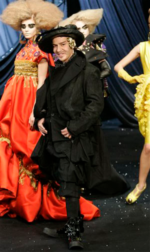 Illustration for article titled Dior: Galliano Goes On An Acid Trip